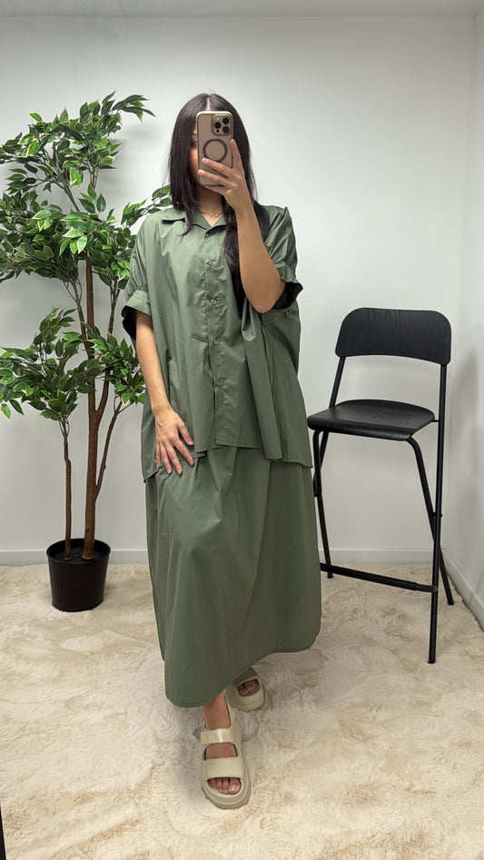 Ensemble jupe et chemise kaki